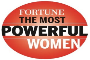 Ein Plakat mit der Aufschrift "fortune die mächtigsten Frauen" in fetter schwarzer Schrift auf weißem Hintergrund, mit einer Illustration einer Frau in gelbem Kleid mit ausgebreiteten Armen, eingerahmt von einem schwarzen Rand.