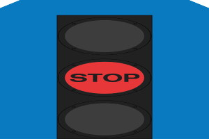 Eine Ampel, die ein rotes Haltesignal gegen einen blauen Hintergrund anzeigt.