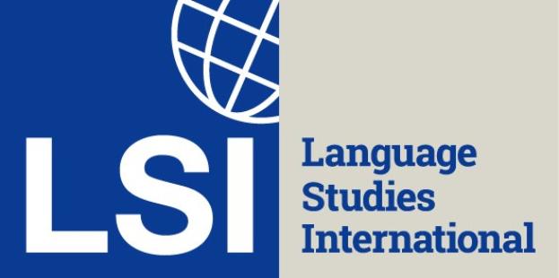 Blauer Kreis mit weißer Umrandung und weißer "LSI"-Text in der Mitte, mit "Language Studies International" in weiß darunter auf einem blauen und weißen Hintergrund.