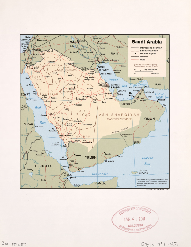 Ein detaillierter Stadtplan von Saudi-Arabien mit Städten, Grenzen und geografischen Merkmalen, begleitet von informativem Text und einem Stempel unten.