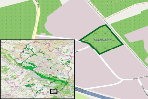 Eine geteilte Karte von Stuttgart, Deutschland, mit der geplanten Standortmarkierung und Text oben und unten.