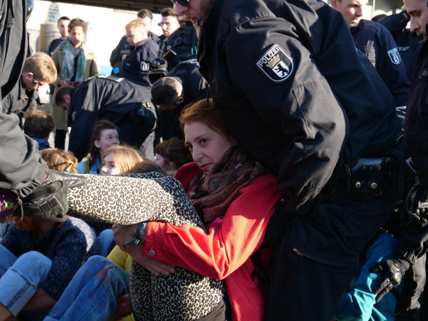Baden-Württemberg: Mannheim-Neuhermsheim: Störende Frau verletzt Polizeibeamten