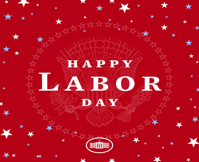 Plakat mit "Happy Labor Day" in fetten weißen Buchstaben auf einem hellroten Hintergrund, umgeben von farbigen Sternen verschiedener Größen.