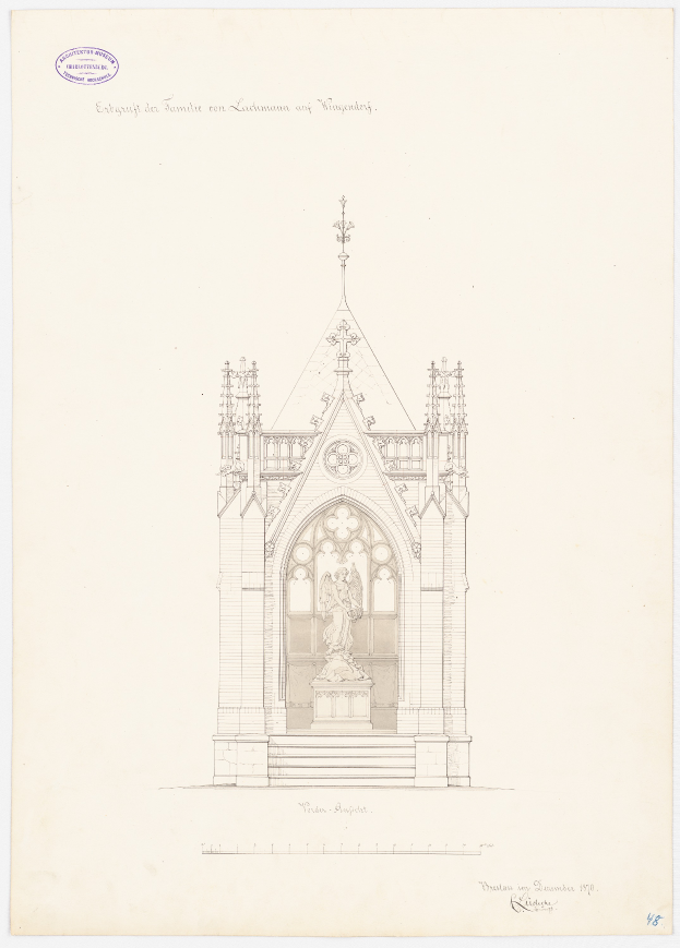 Eine Zeichnung einer Kirche mit einem Kirchturm und einer Statue davor, die detaillierte Elemente wie Fenster, Bögen und Säulen zeigt.