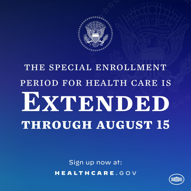 Plakat mit Text und Logo, auf dem steht: "Die Sonderanmeldephase für die Gesundheitsversorgung ist bis zum 15. August verlängert."