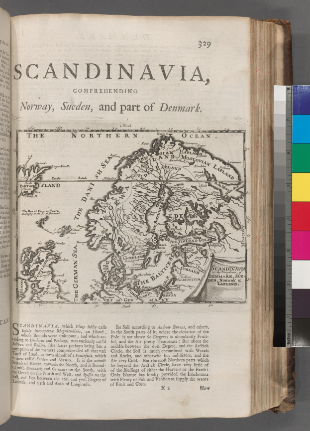 Ein aufgeschlagenes Buch mit einer detaillierten Landkarte von Skandinavien, einschließlich geografischer Merkmale wie Bergen, Flüssen und Städten, mit begleitendem Text.
