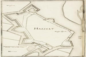 Altes Buch mit detaillierter Karte von Hasselt, einschließlich Straßen, Gebäuden und Sehenswürdigkeiten, begleitet von Text über die Geschichte, Kultur und Attraktionen der Stadt.