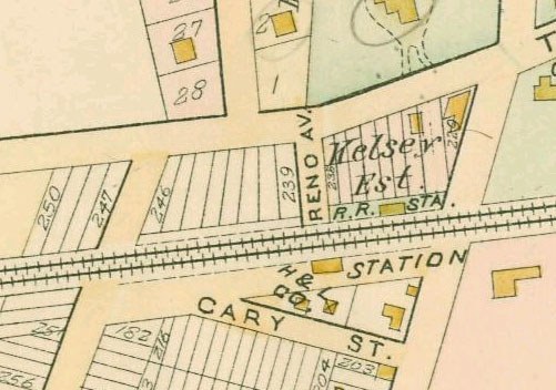 Alte Stadtkarte mit zahlreichen Gebäuden und Nummern sowie Werbetext