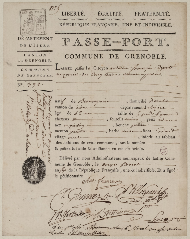 Alte Urkunde mit einem Stempel, der einem Pass ähnelt, mit handgeschriebenem Text.